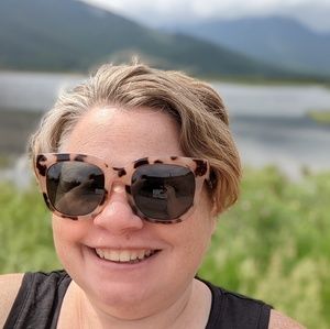 Meet your Posher, Laura